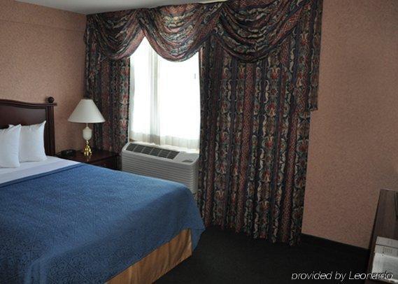 Quality Inn & Suites Brossard Cameră foto